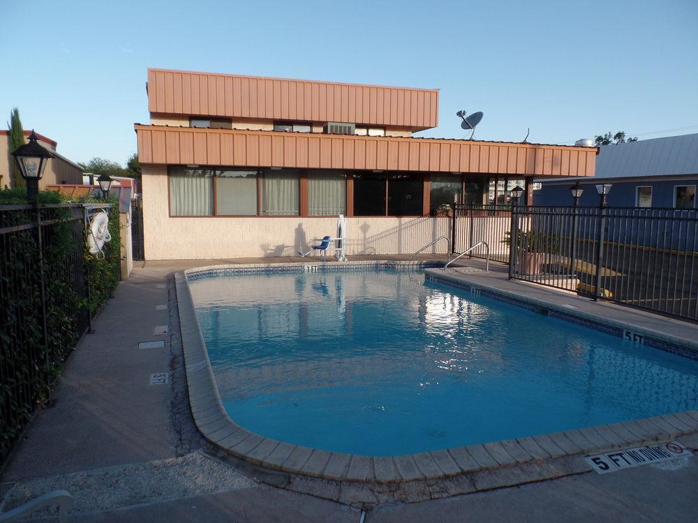 Lone Star Inn Kerrville/Fredericksburg Exterior photo